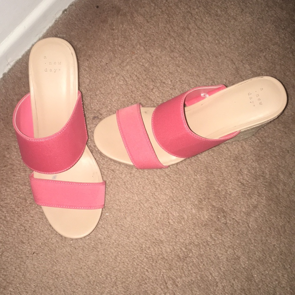 😀- Open toe wedges.